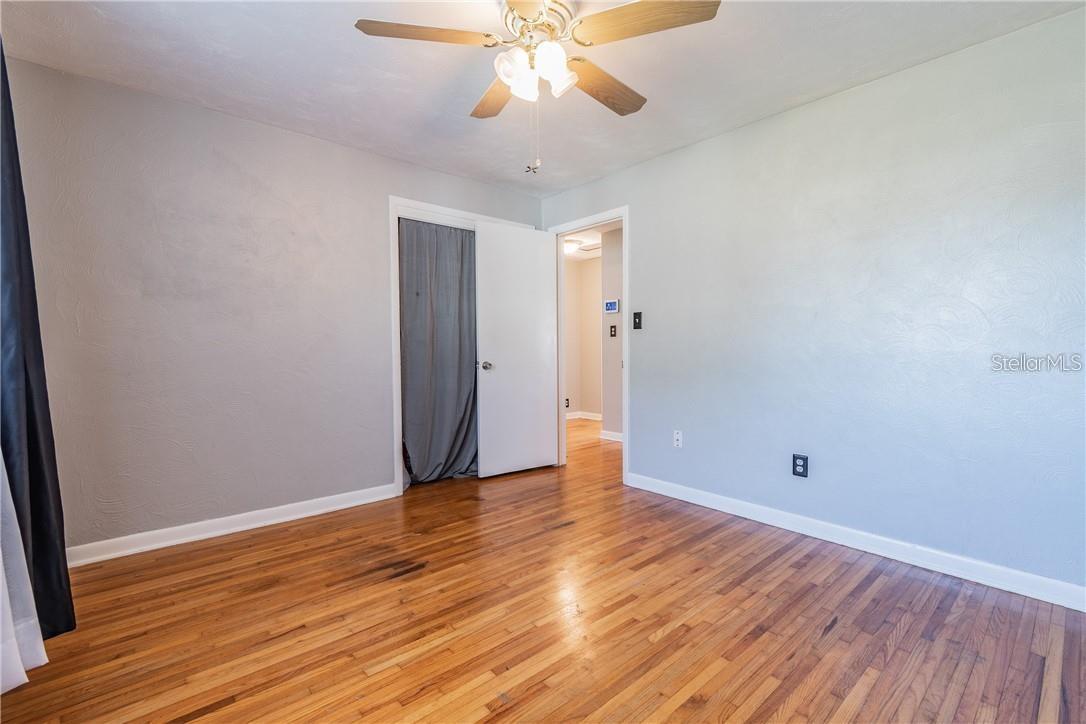 Listing photo id 21 for 5418 Riverhills Drive
