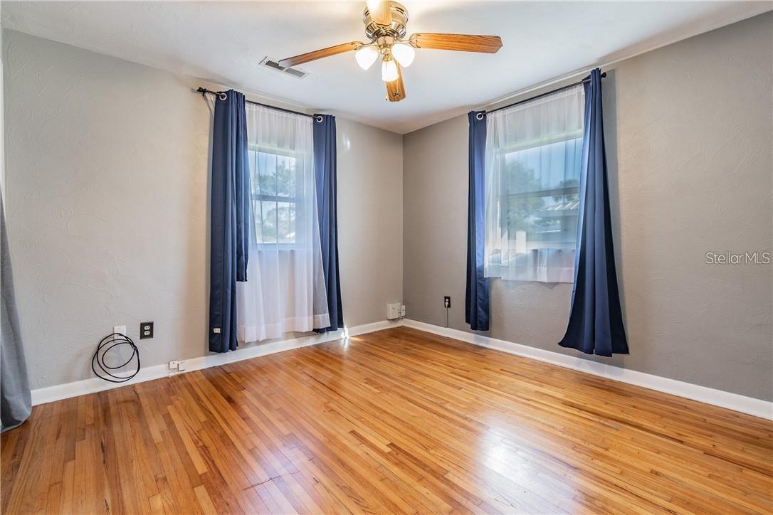 Listing photo id 22 for 5418 Riverhills Drive