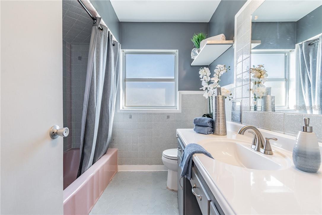 Listing photo id 23 for 5418 Riverhills Drive