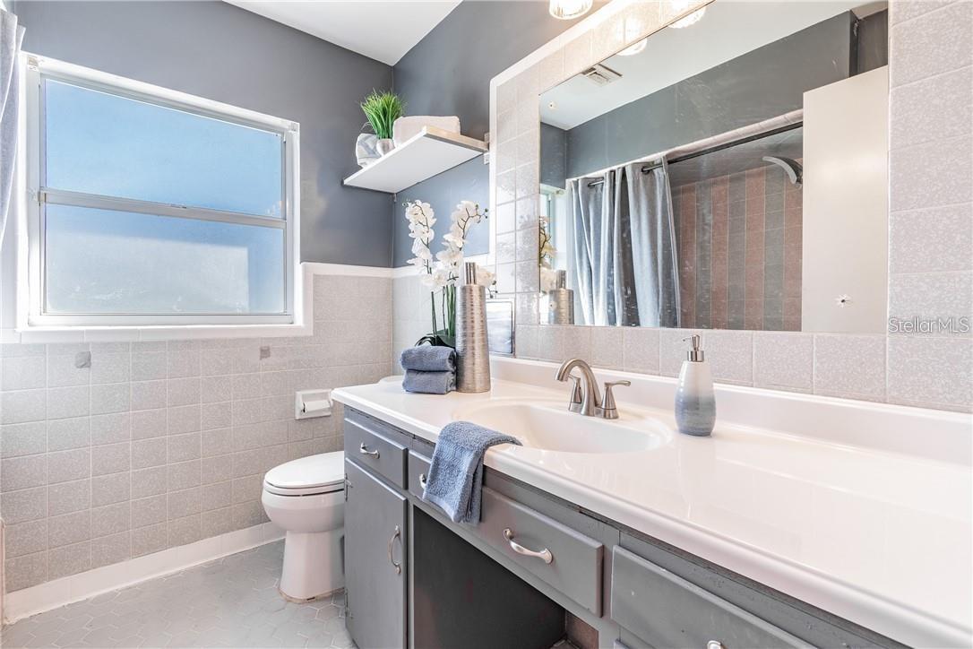 Listing photo id 24 for 5418 Riverhills Drive