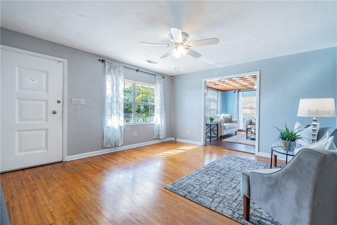 Listing photo id 1 for 5418 Riverhills Drive