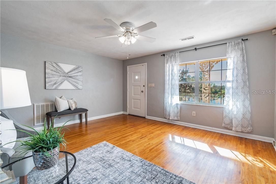Listing photo id 4 for 5418 Riverhills Drive