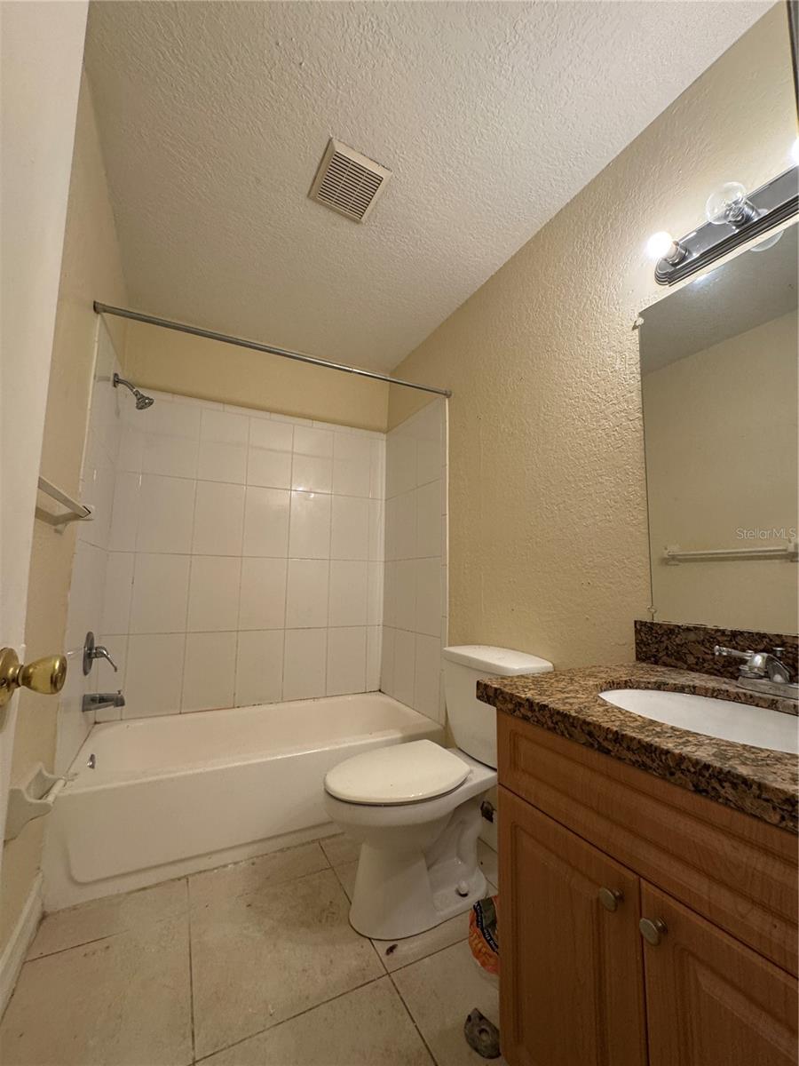 Image 10 of 13 For 5221 Bayshore Boulevard 37