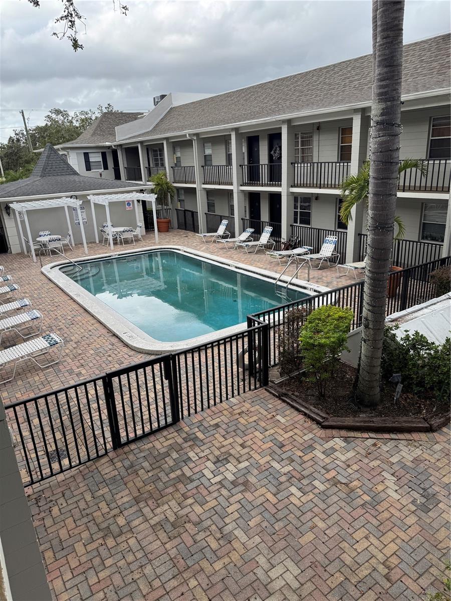 Image 11 of 13 For 5221 Bayshore Boulevard 37