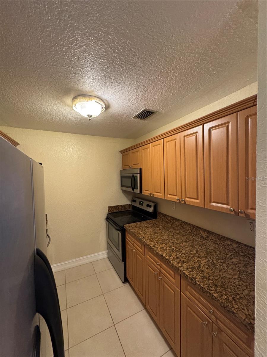 Image 5 of 13 For 5221 Bayshore Boulevard 37