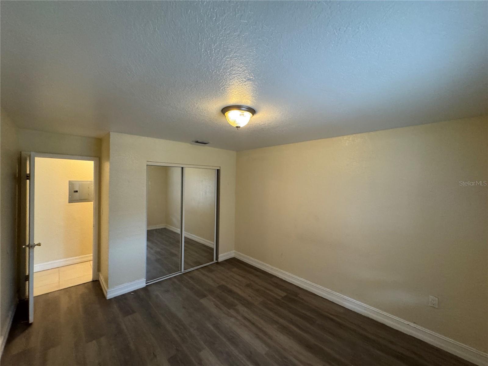 Image 8 of 13 For 5221 Bayshore Boulevard 37