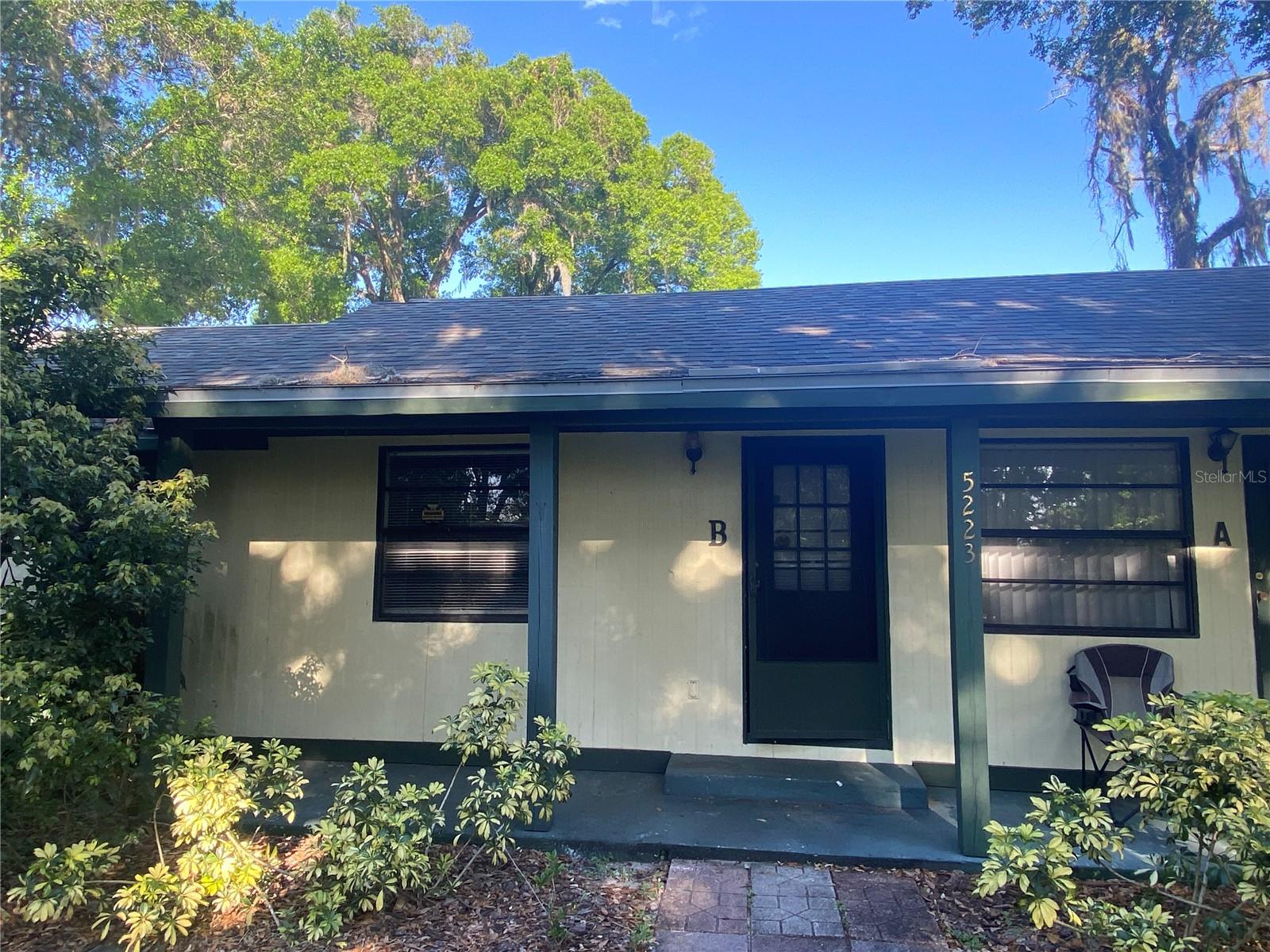 Listing photo id 0 for 5223 Peach Avenue B