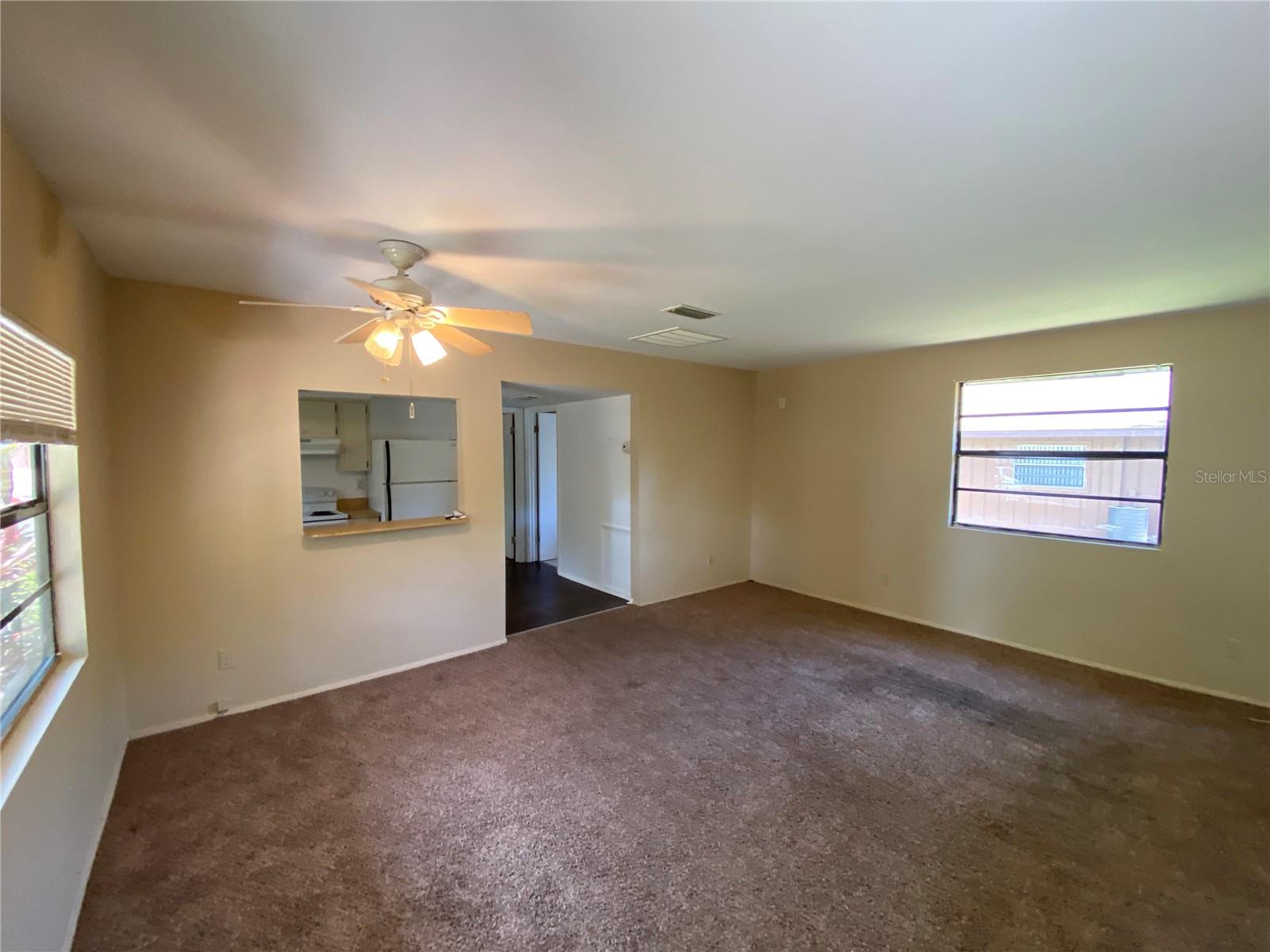 Listing photo id 1 for 5223 Peach Avenue B