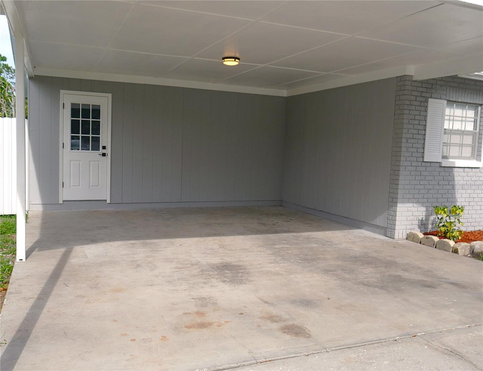 Listing photo id 9 for 1302 Highview Road