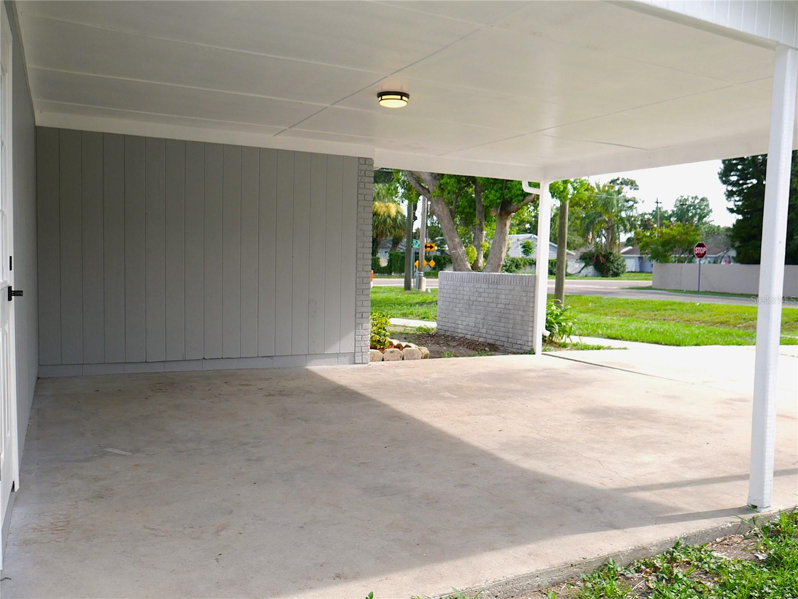 Listing photo id 10 for 1302 Highview Road