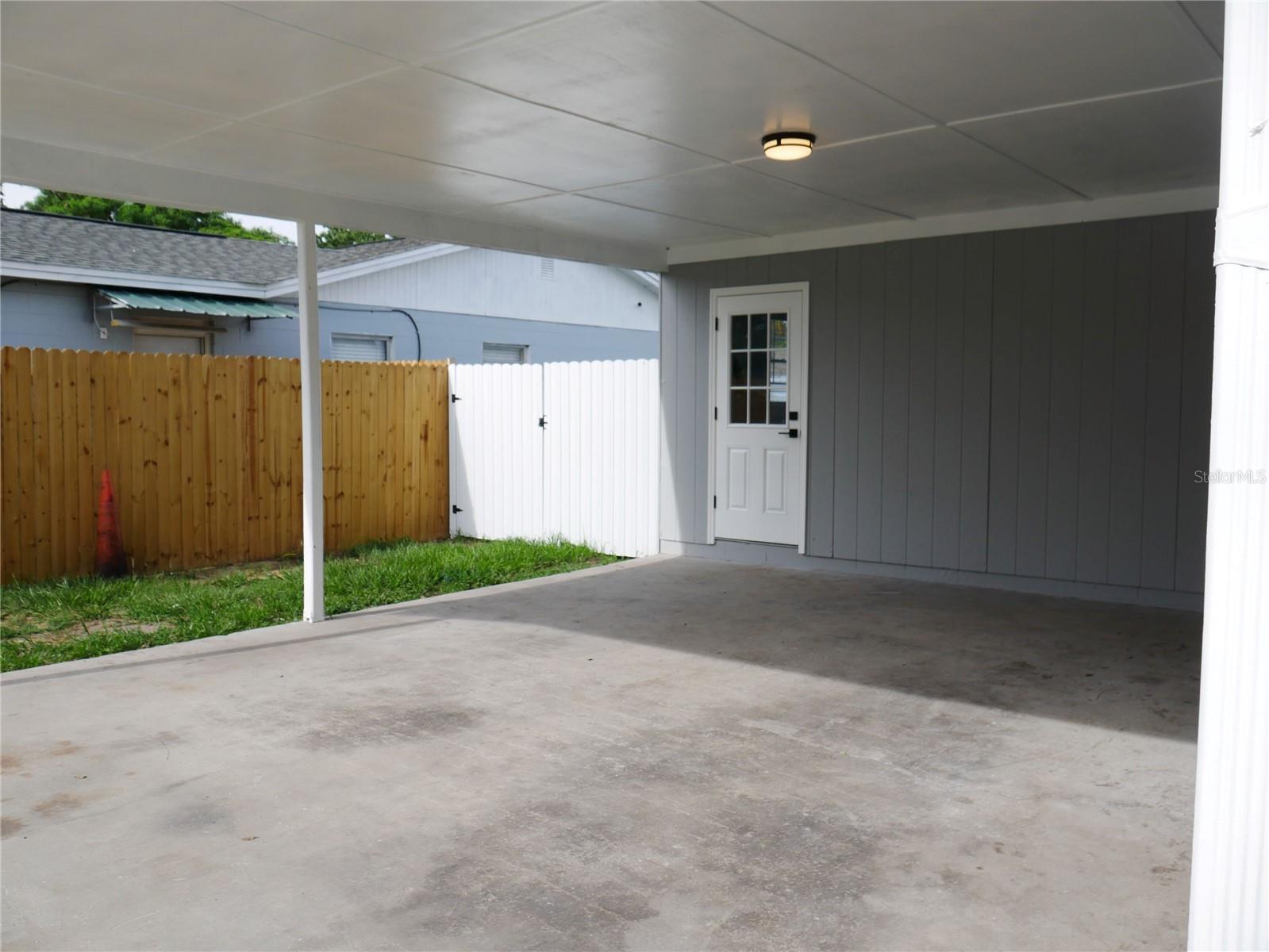 Listing photo id 11 for 1302 Highview Road