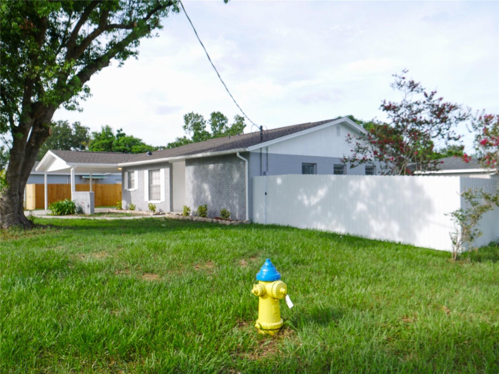 Listing photo id 12 for 1302 Highview Road