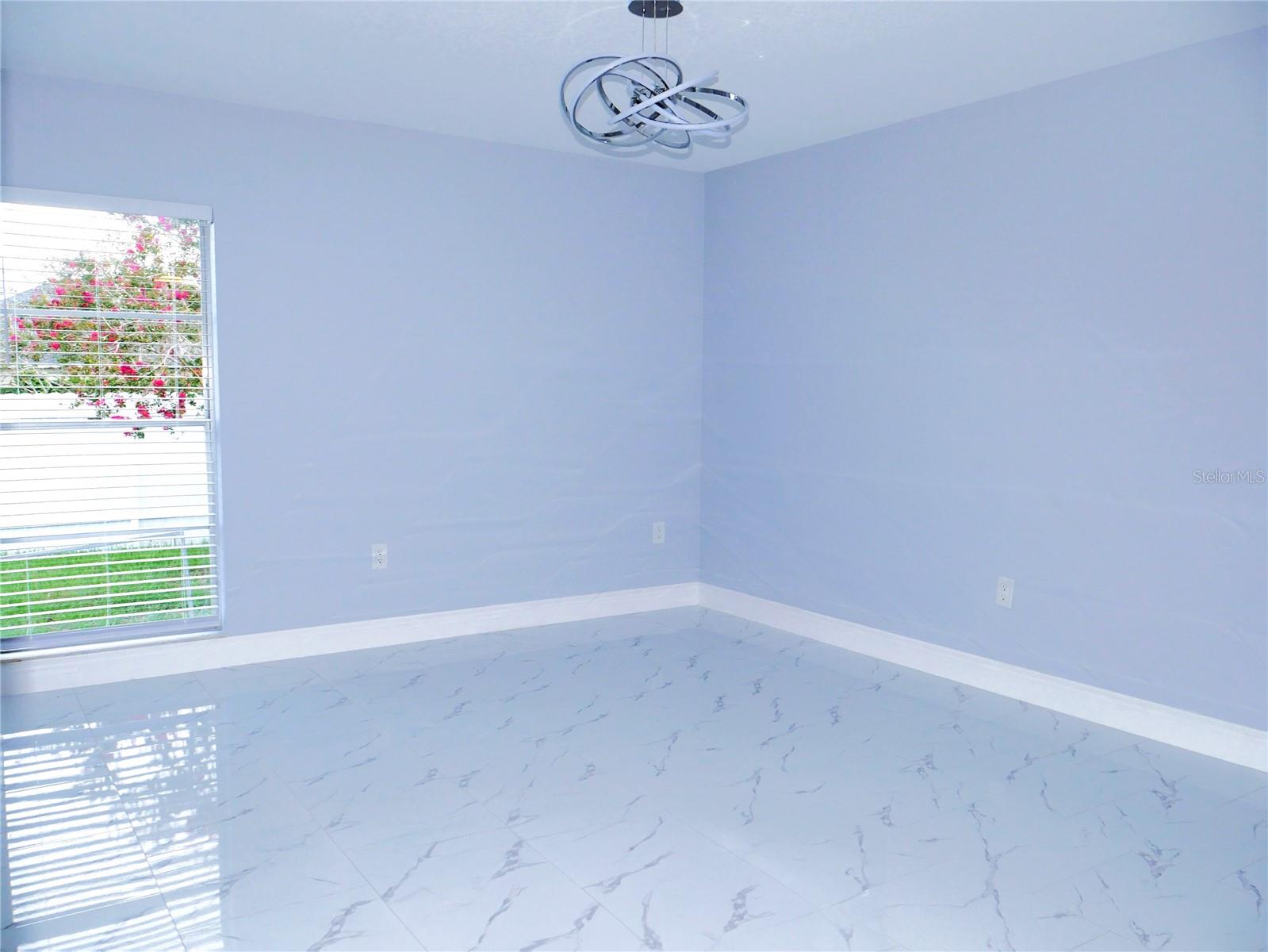 Listing photo id 15 for 1302 Highview Road