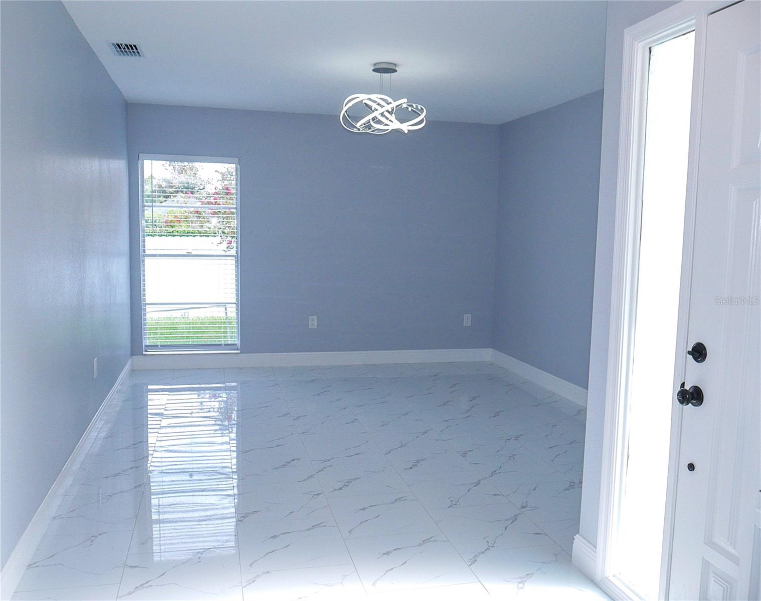 Listing photo id 16 for 1302 Highview Road