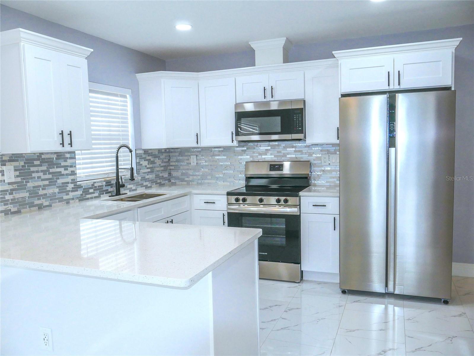 Listing photo id 19 for 1302 Highview Road