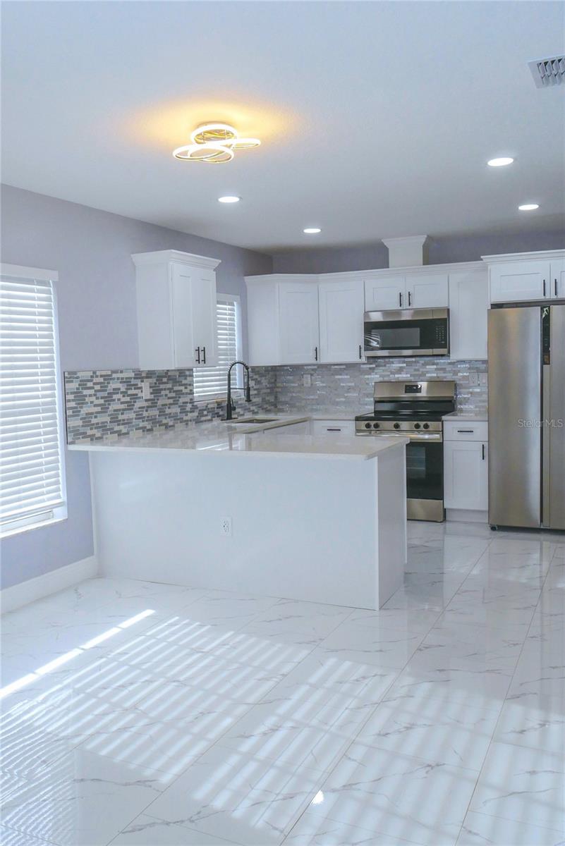 Listing photo id 20 for 1302 Highview Road