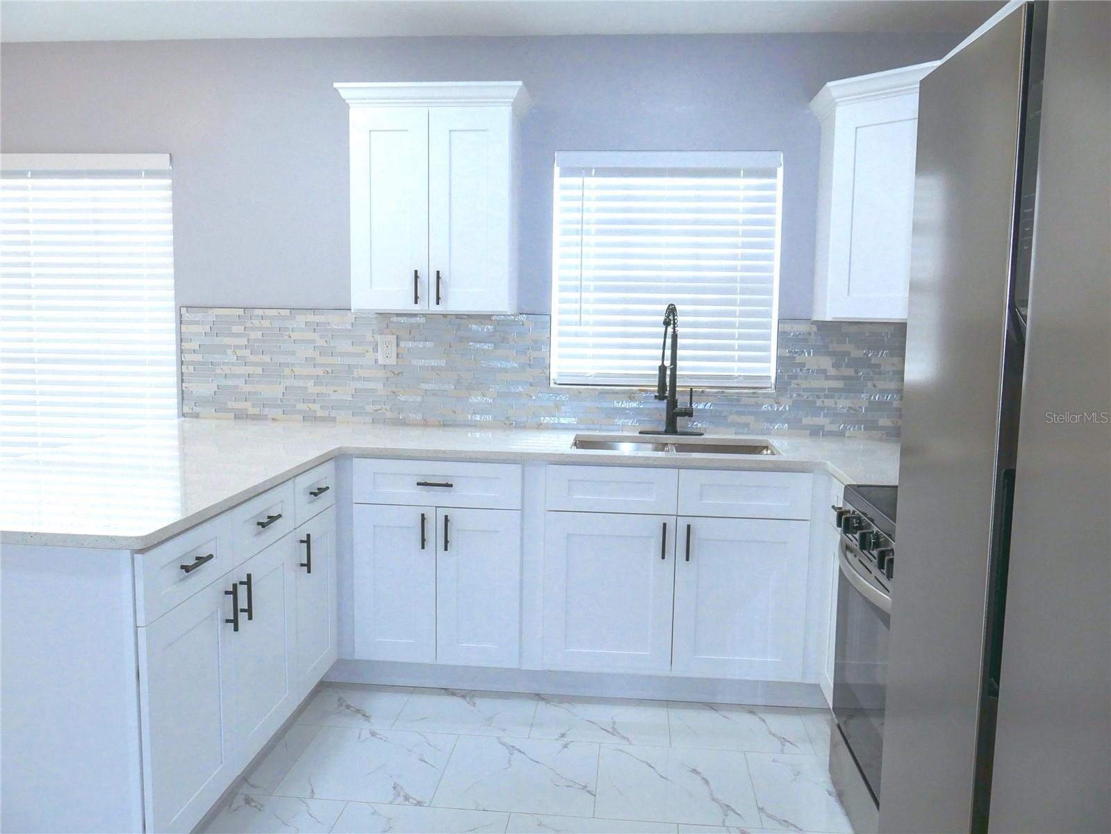 Listing photo id 25 for 1302 Highview Road