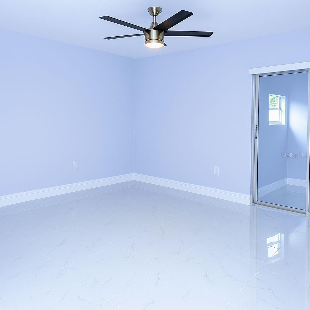 Listing photo id 29 for 1302 Highview Road