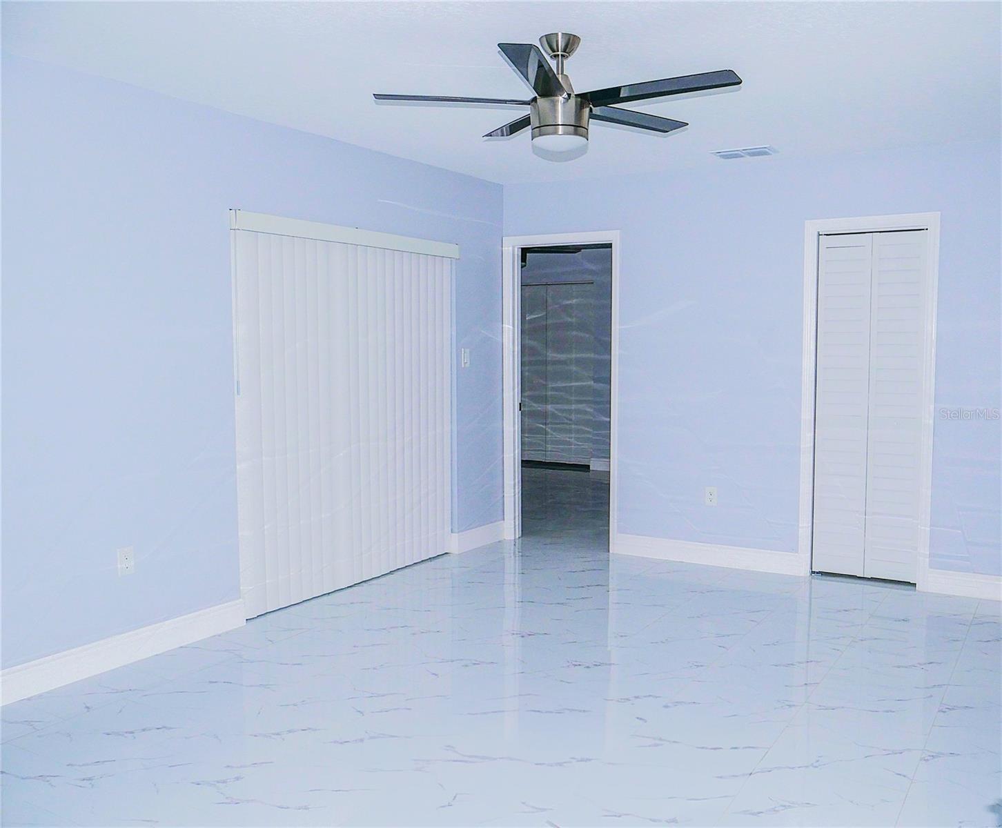 Listing photo id 31 for 1302 Highview Road