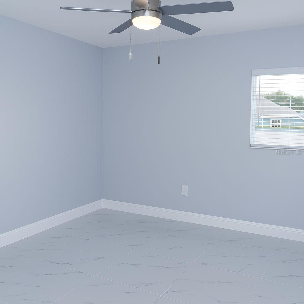 Listing photo id 47 for 1302 Highview Road