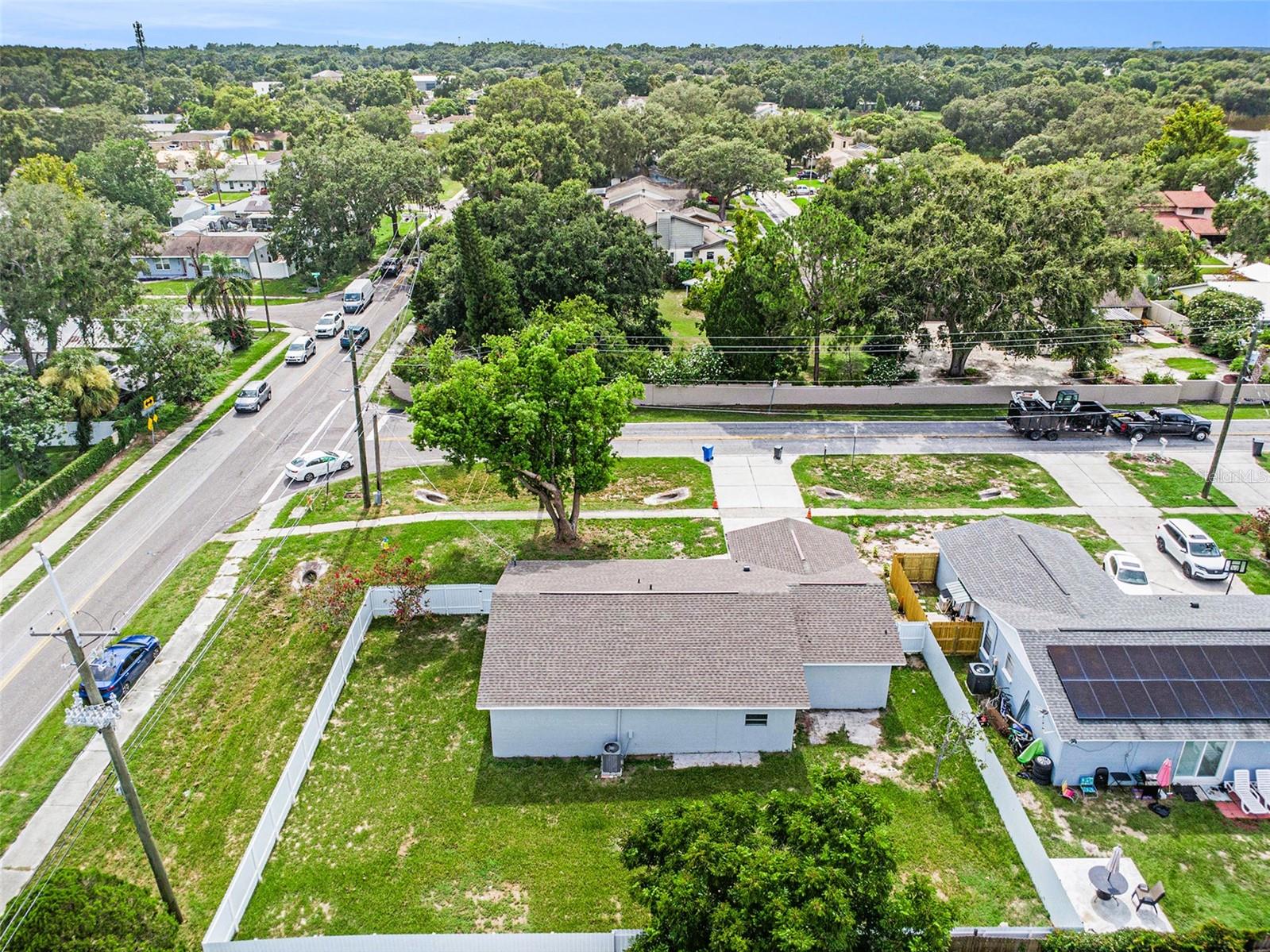 Listing photo id 3 for 1302 Highview Road