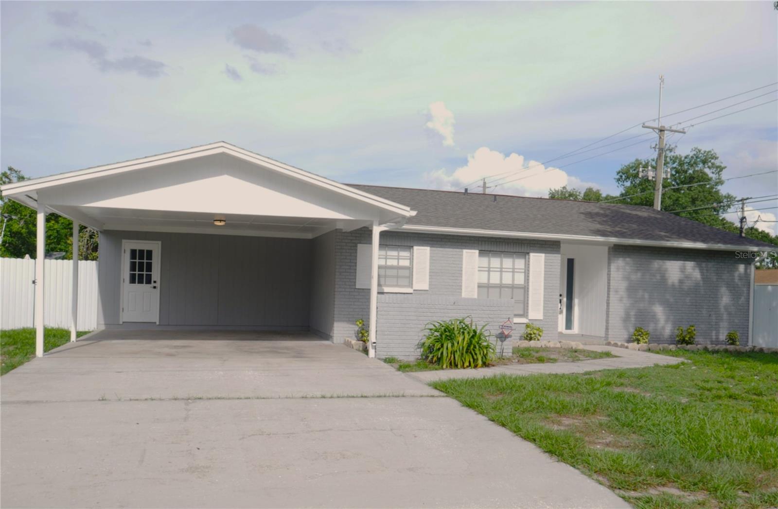 Listing photo id 5 for 1302 Highview Road