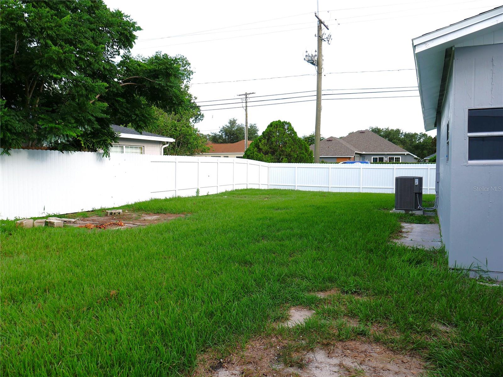 Listing photo id 69 for 1302 Highview Road