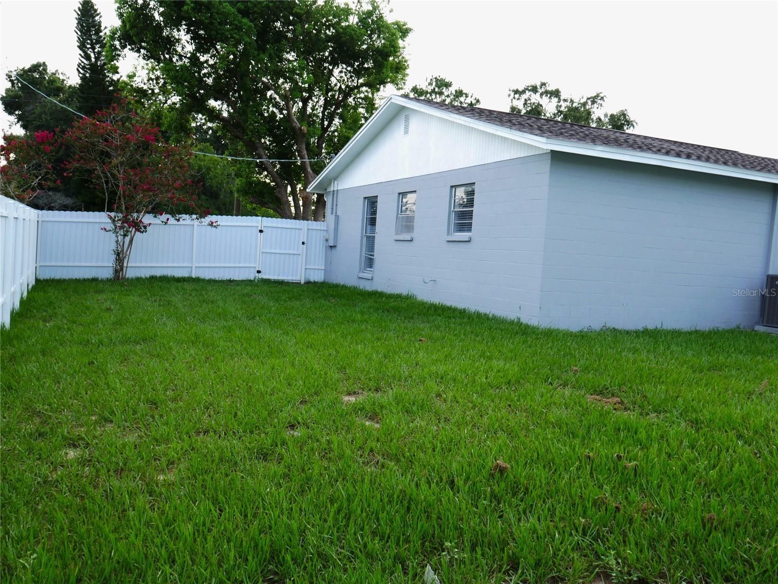 Listing photo id 71 for 1302 Highview Road