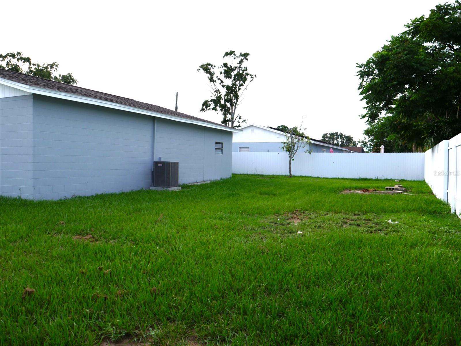 Listing photo id 72 for 1302 Highview Road