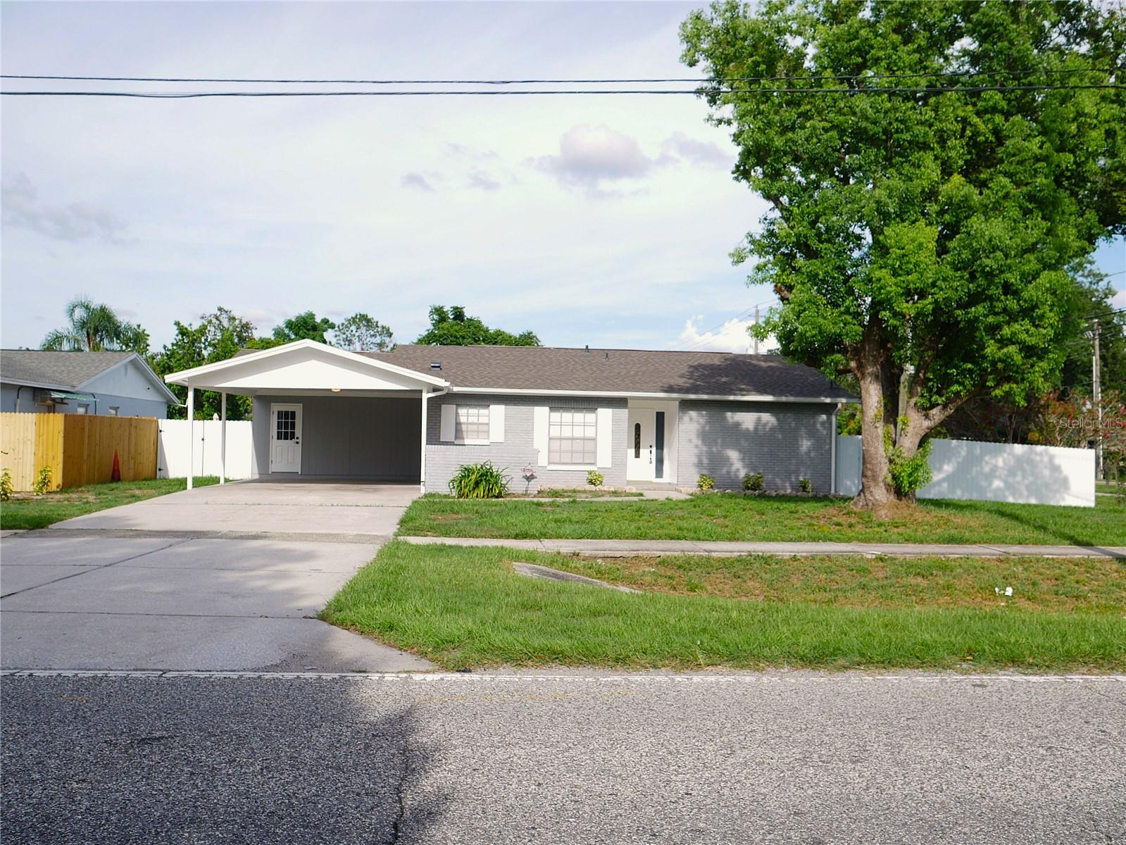 Listing photo id 6 for 1302 Highview Road