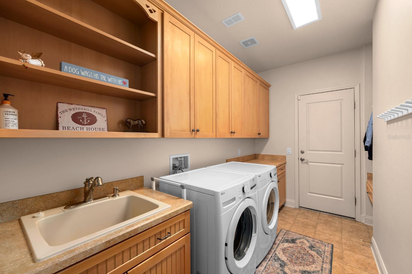 Image 16 of 45 For 703 Islebay Drive