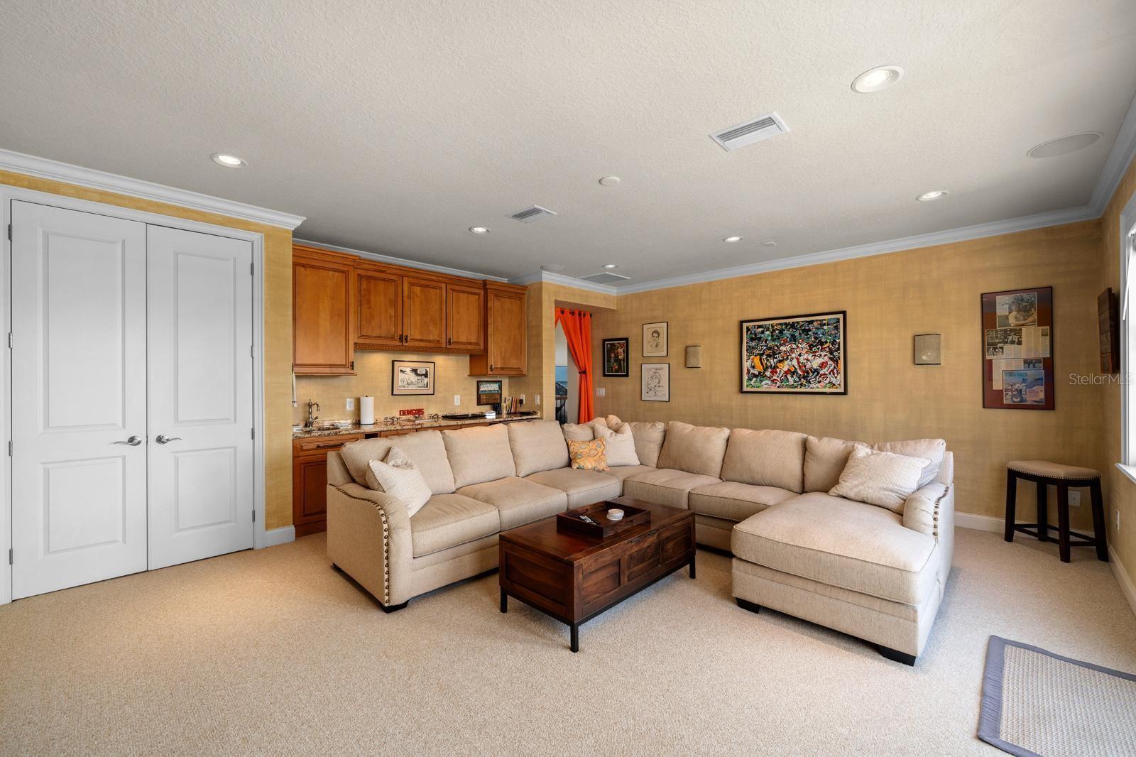 Image 26 of 45 For 703 Islebay Drive