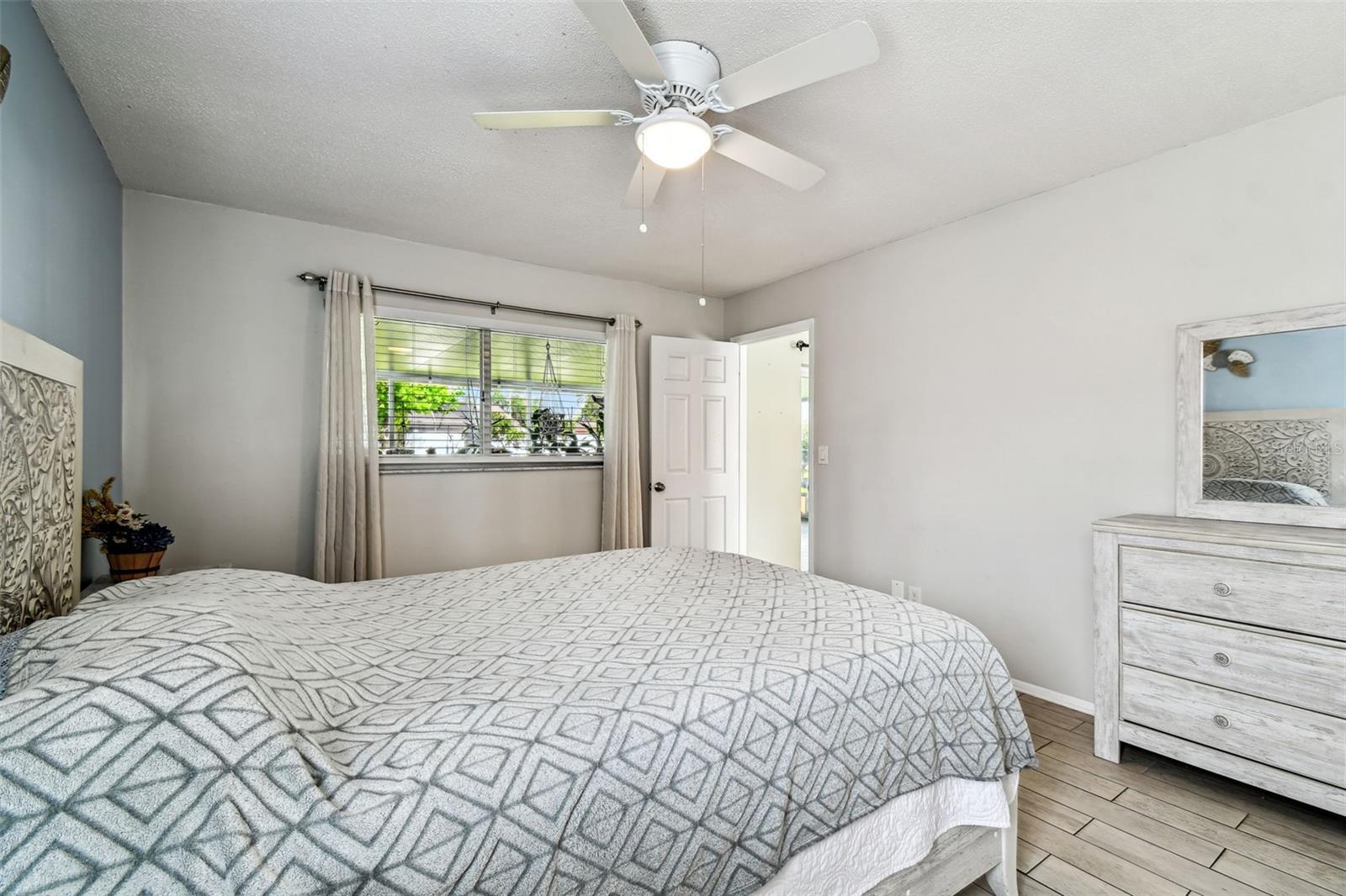 Image 31 of 42 For 4413 Tioga Ave