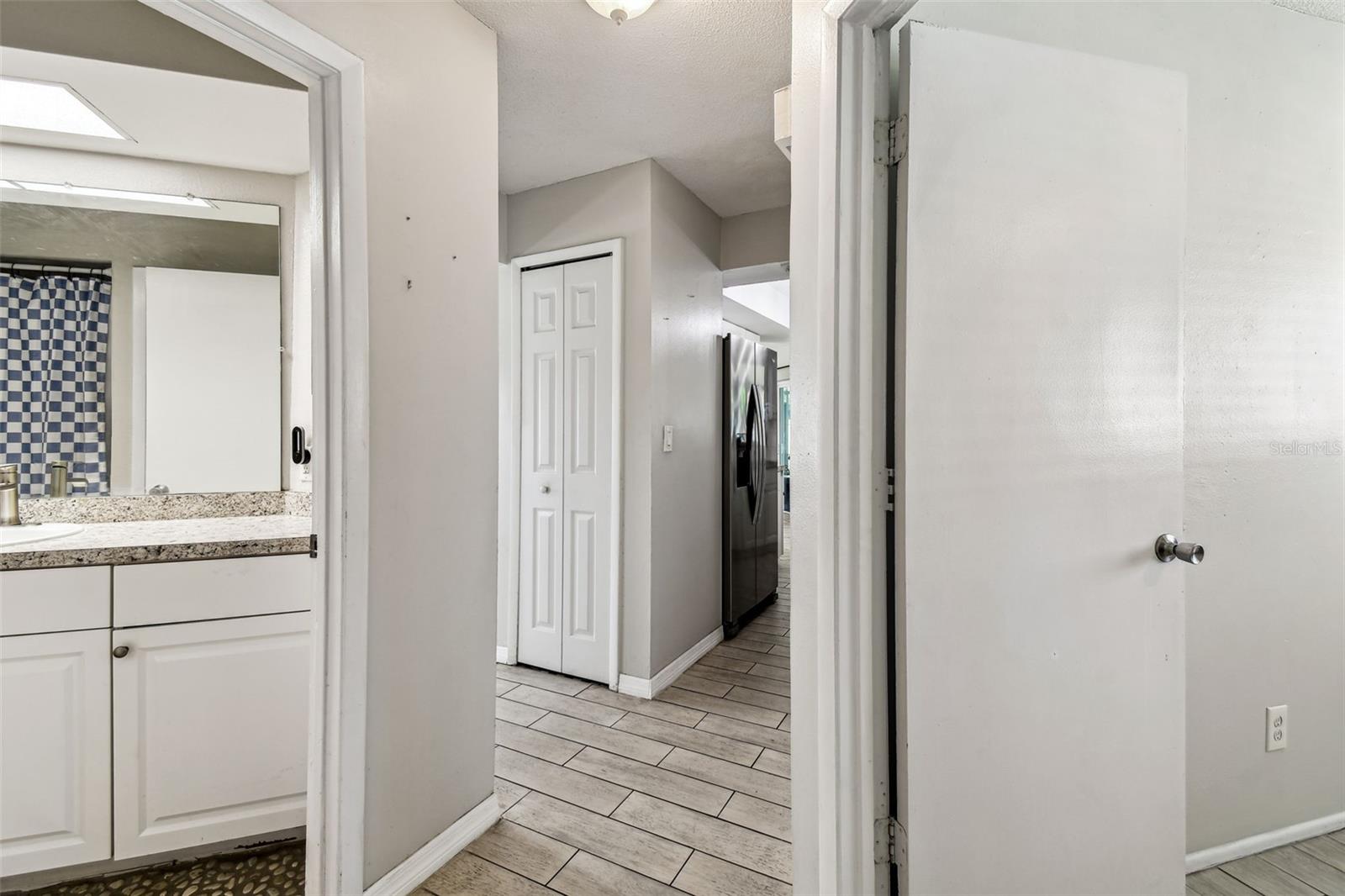 Image 6 of 42 For 4413 Tioga Ave