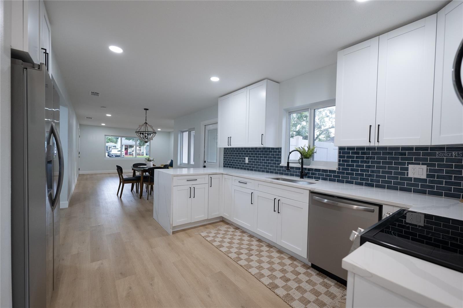 Listing photo id 8 for 1720 Lambright Street