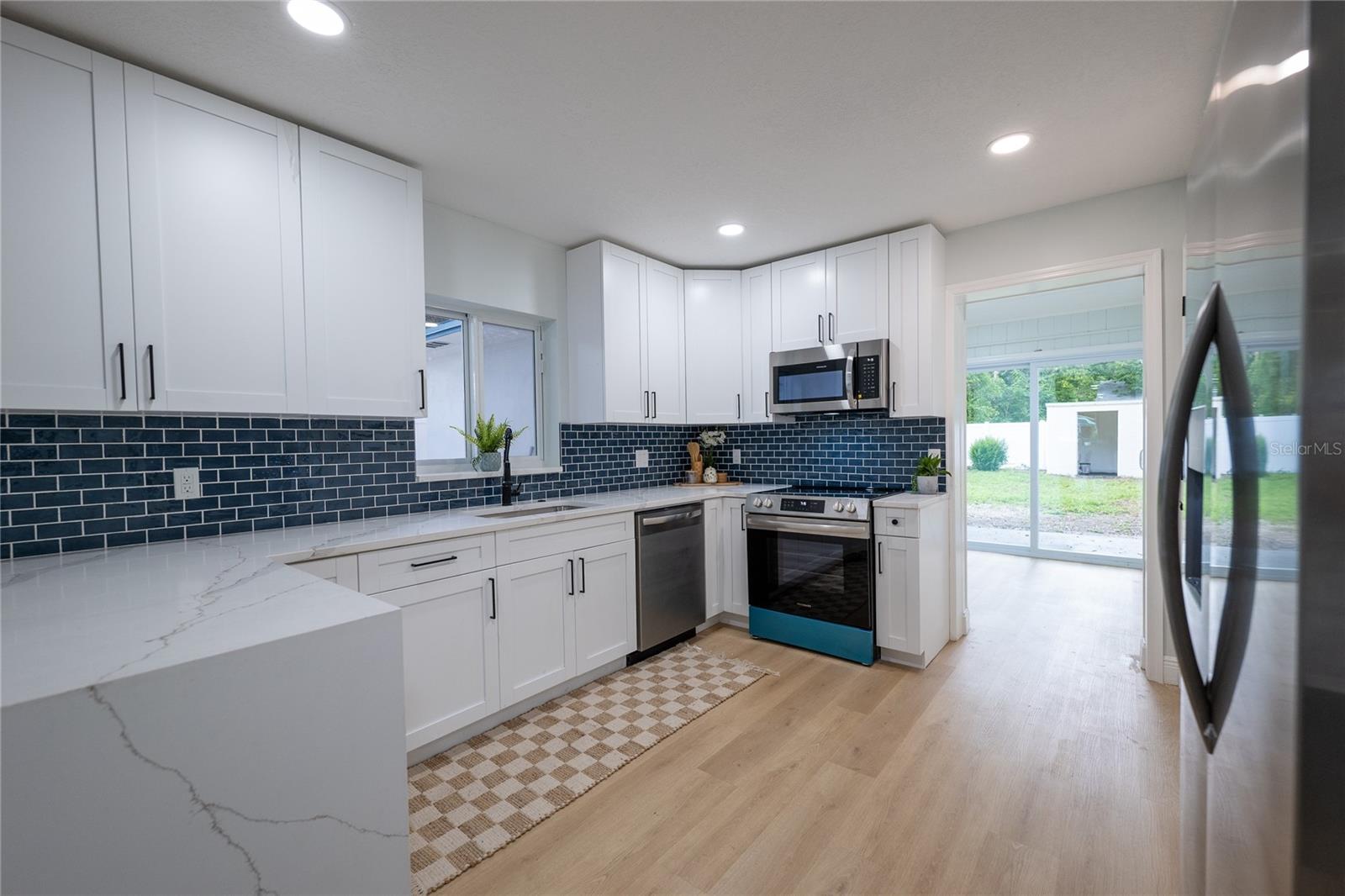 Listing photo id 9 for 1720 Lambright Street