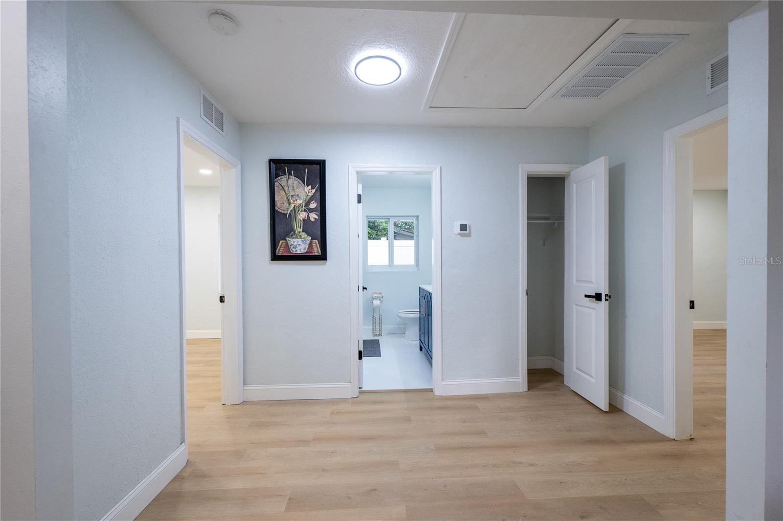 Listing photo id 15 for 1720 Lambright Street