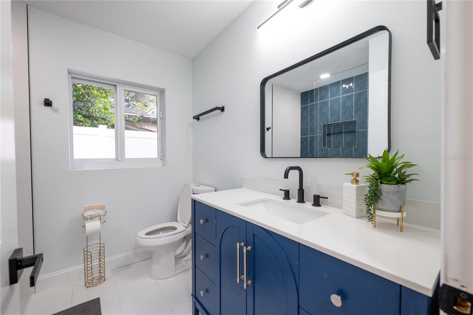 Listing photo id 17 for 1720 Lambright Street