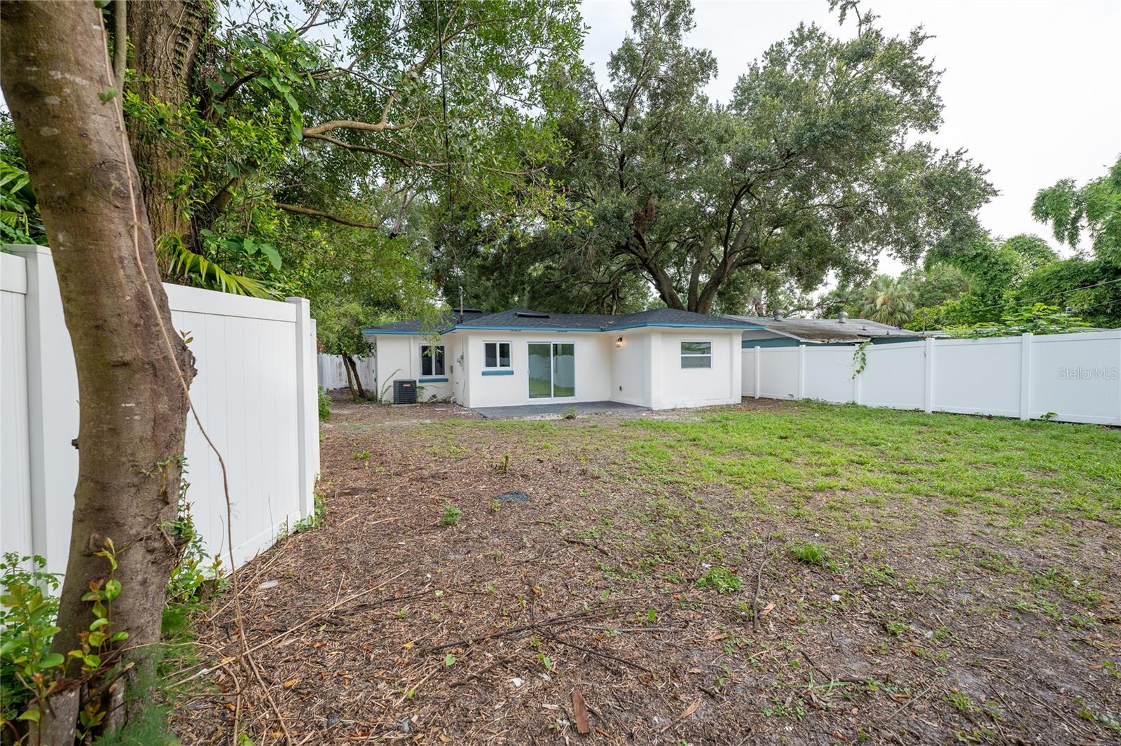 Listing photo id 20 for 1720 Lambright Street