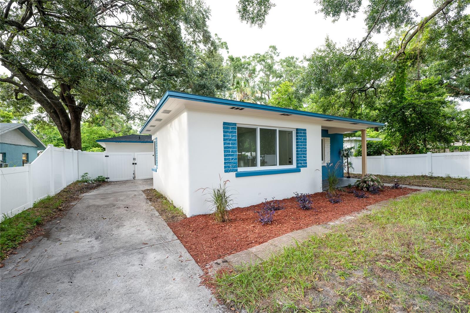 Listing photo id 22 for 1720 Lambright Street
