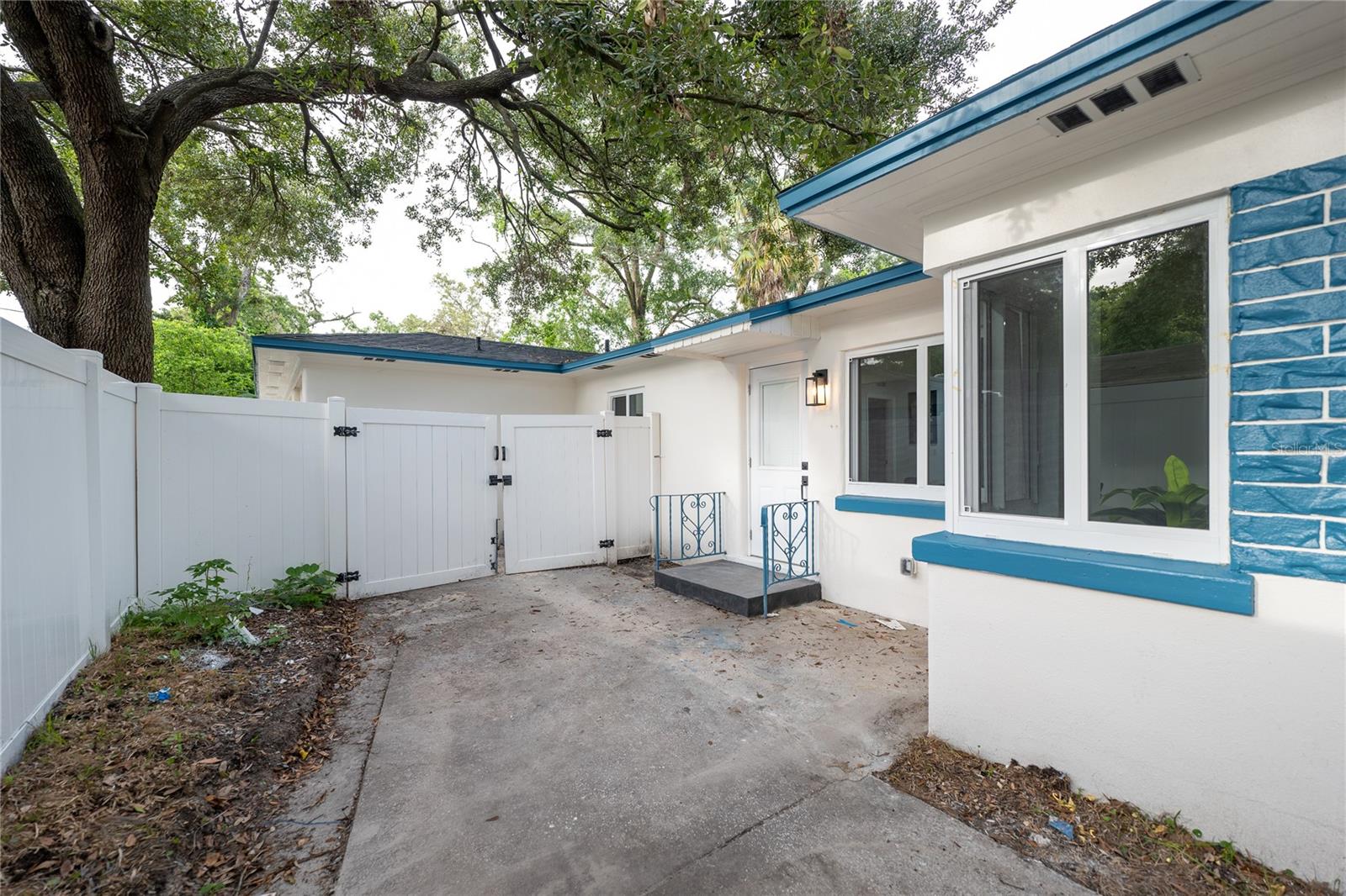 Listing photo id 23 for 1720 Lambright Street