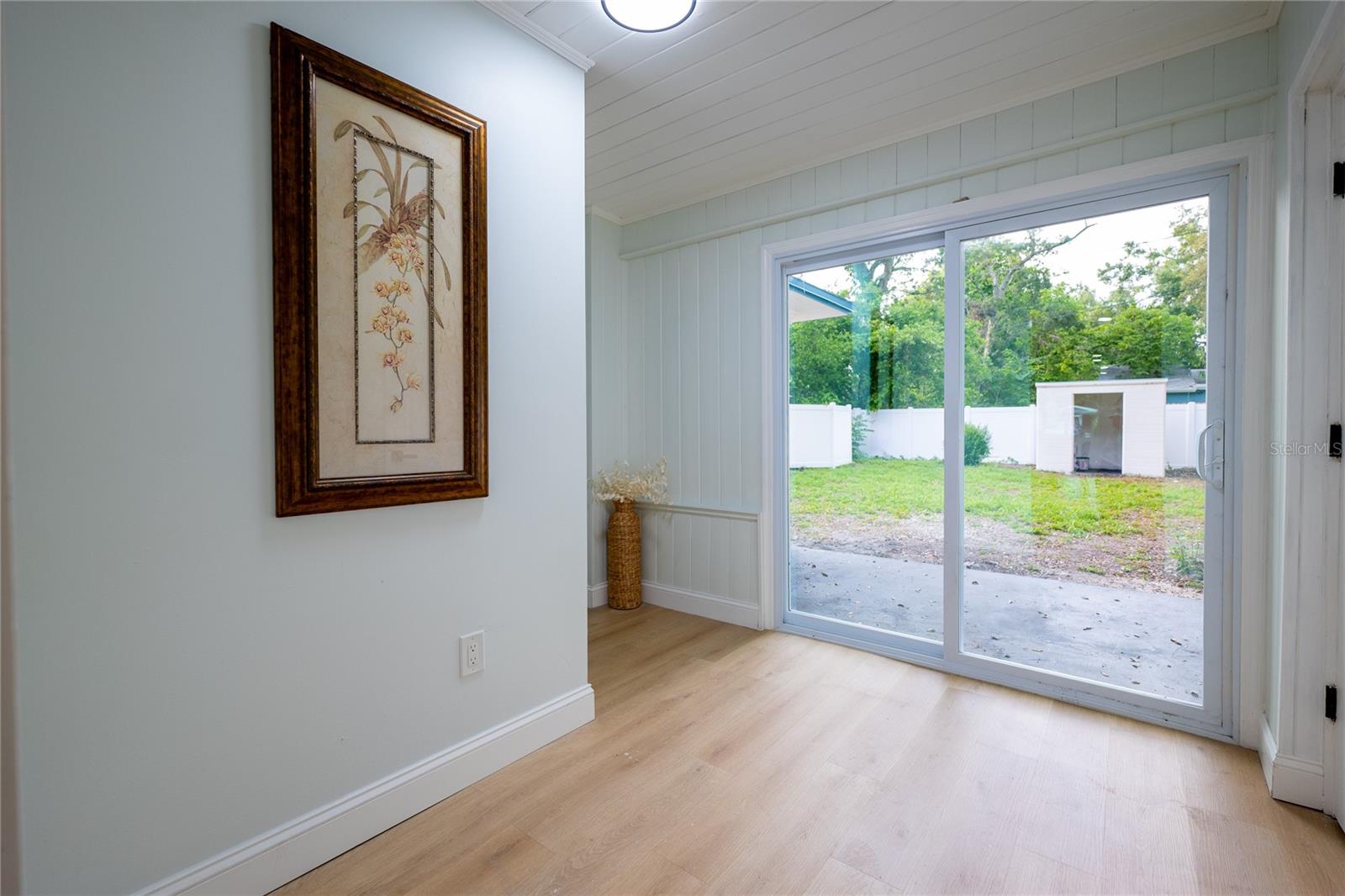 Listing photo id 2 for 1720 Lambright Street