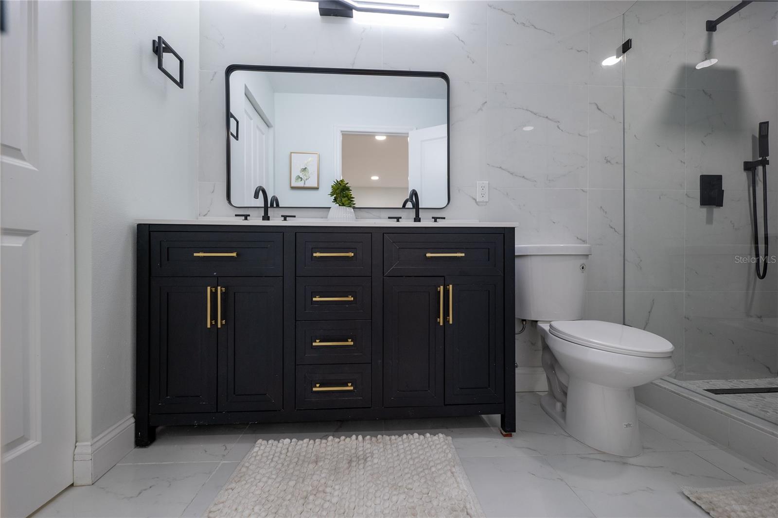 Listing photo id 4 for 1720 Lambright Street