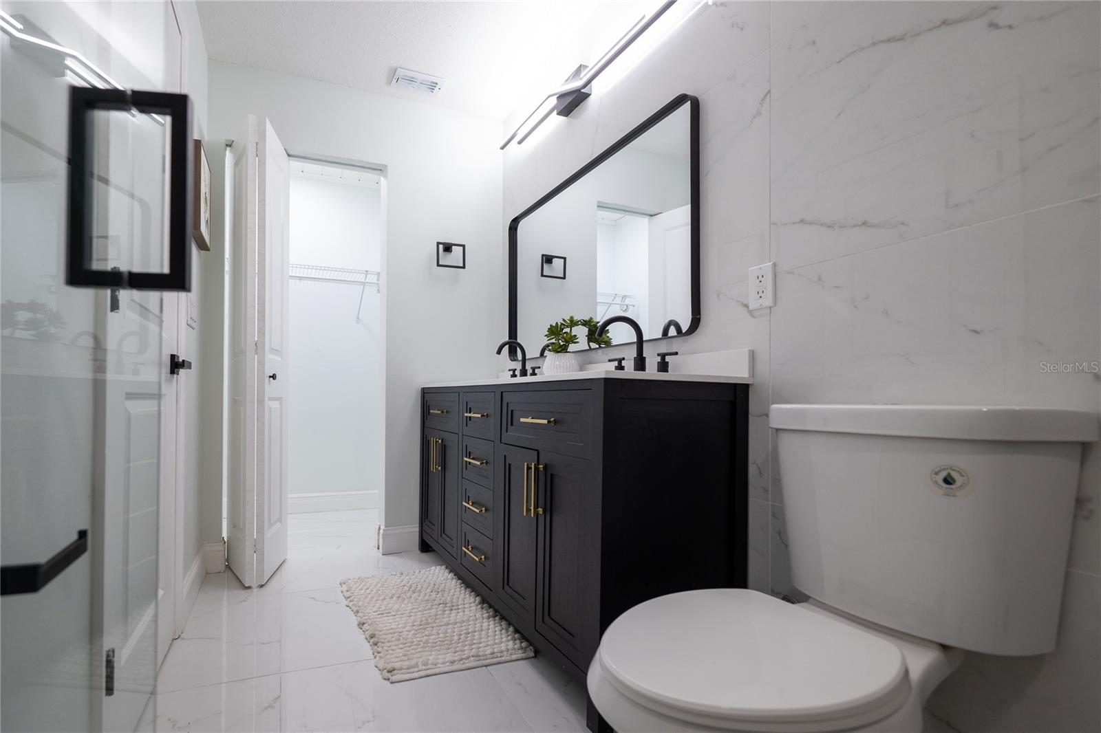 Listing photo id 5 for 1720 Lambright Street