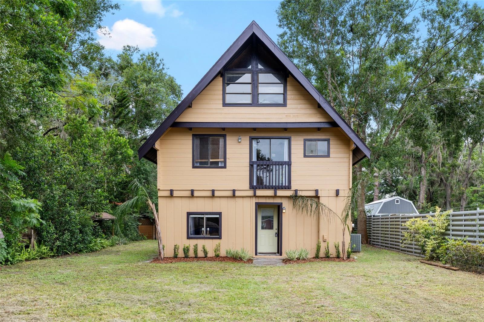 Image 4 of 47 For 14406 Middlefield Lane