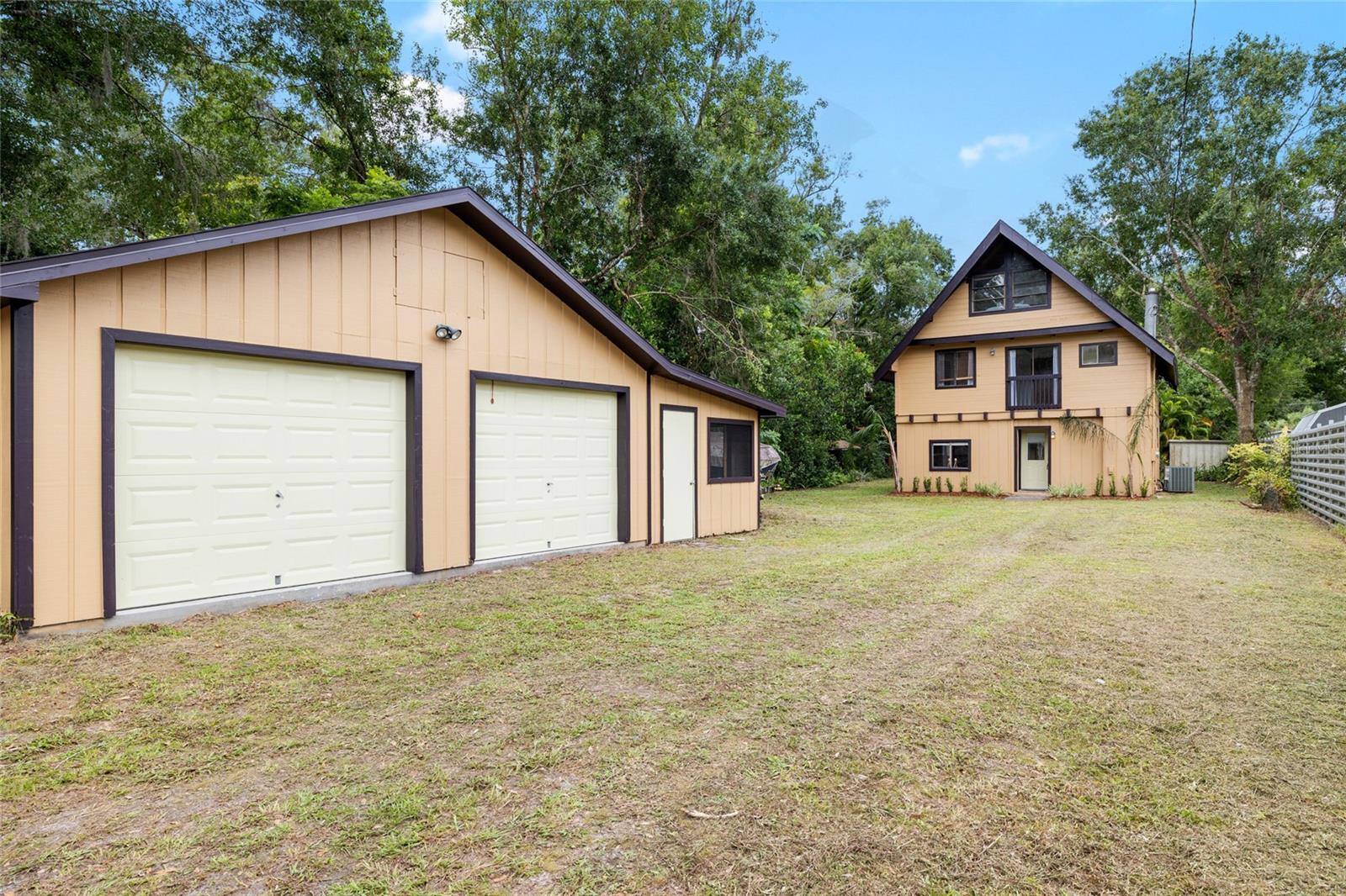 Image 5 of 47 For 14406 Middlefield Lane