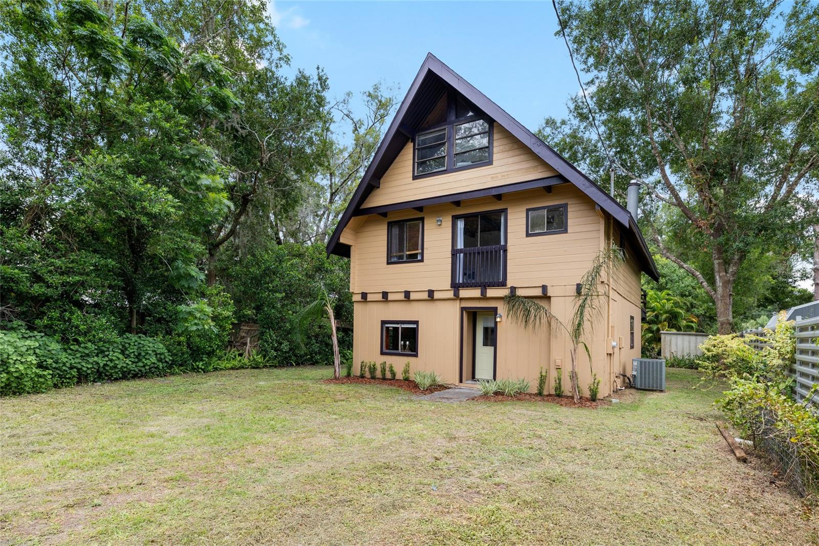Image 6 of 47 For 14406 Middlefield Lane