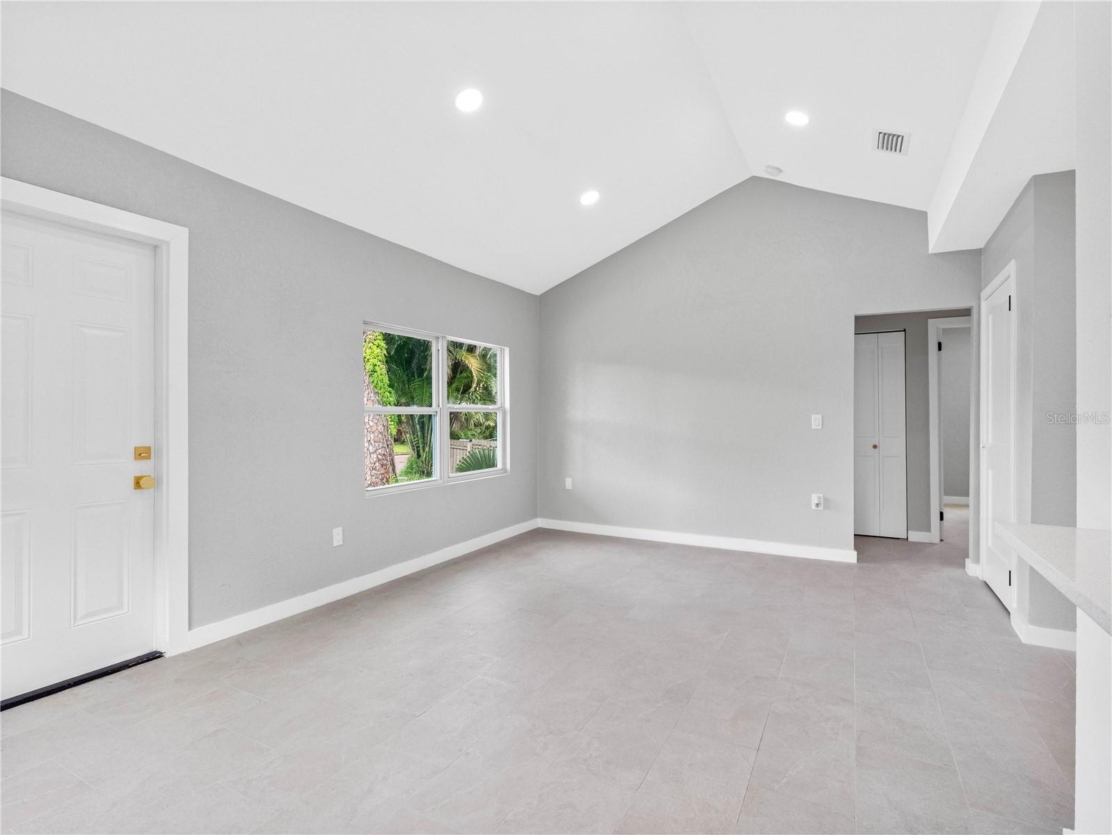 Listing photo id 9 for 2012 Flagler Street