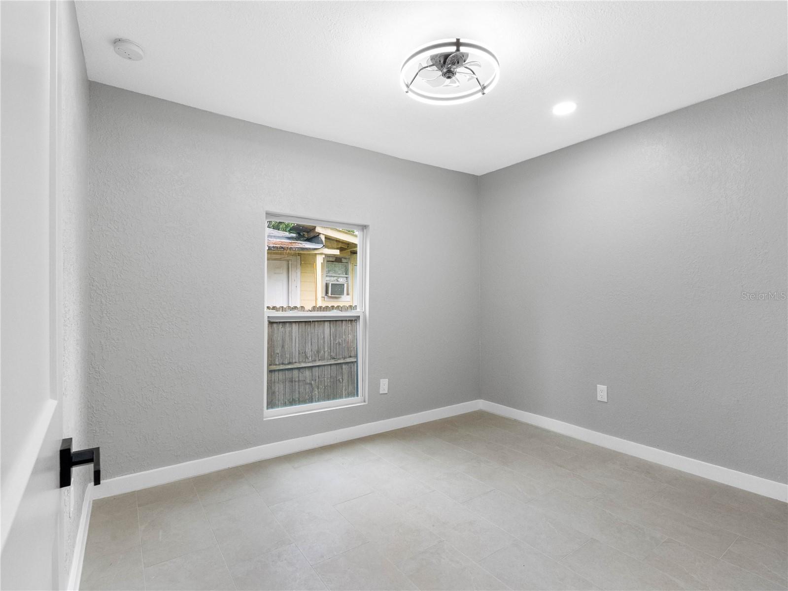 Listing photo id 10 for 2012 Flagler Street