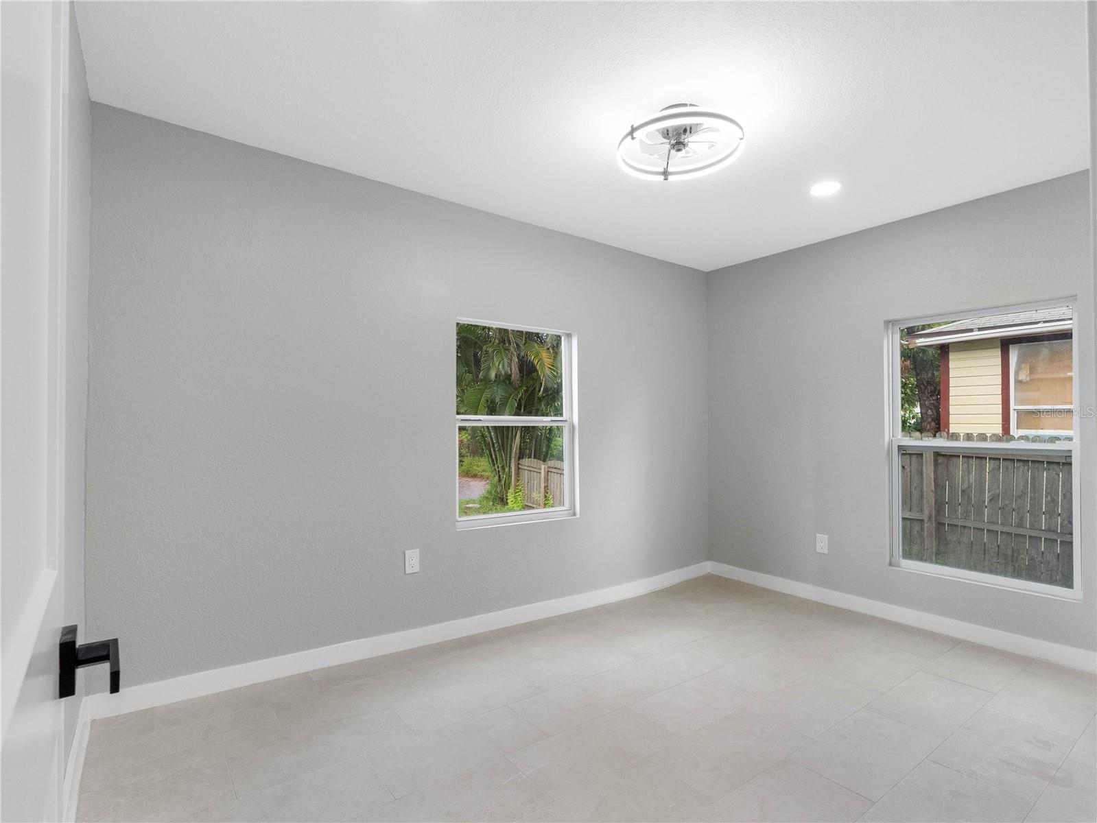 Listing photo id 11 for 2012 Flagler Street